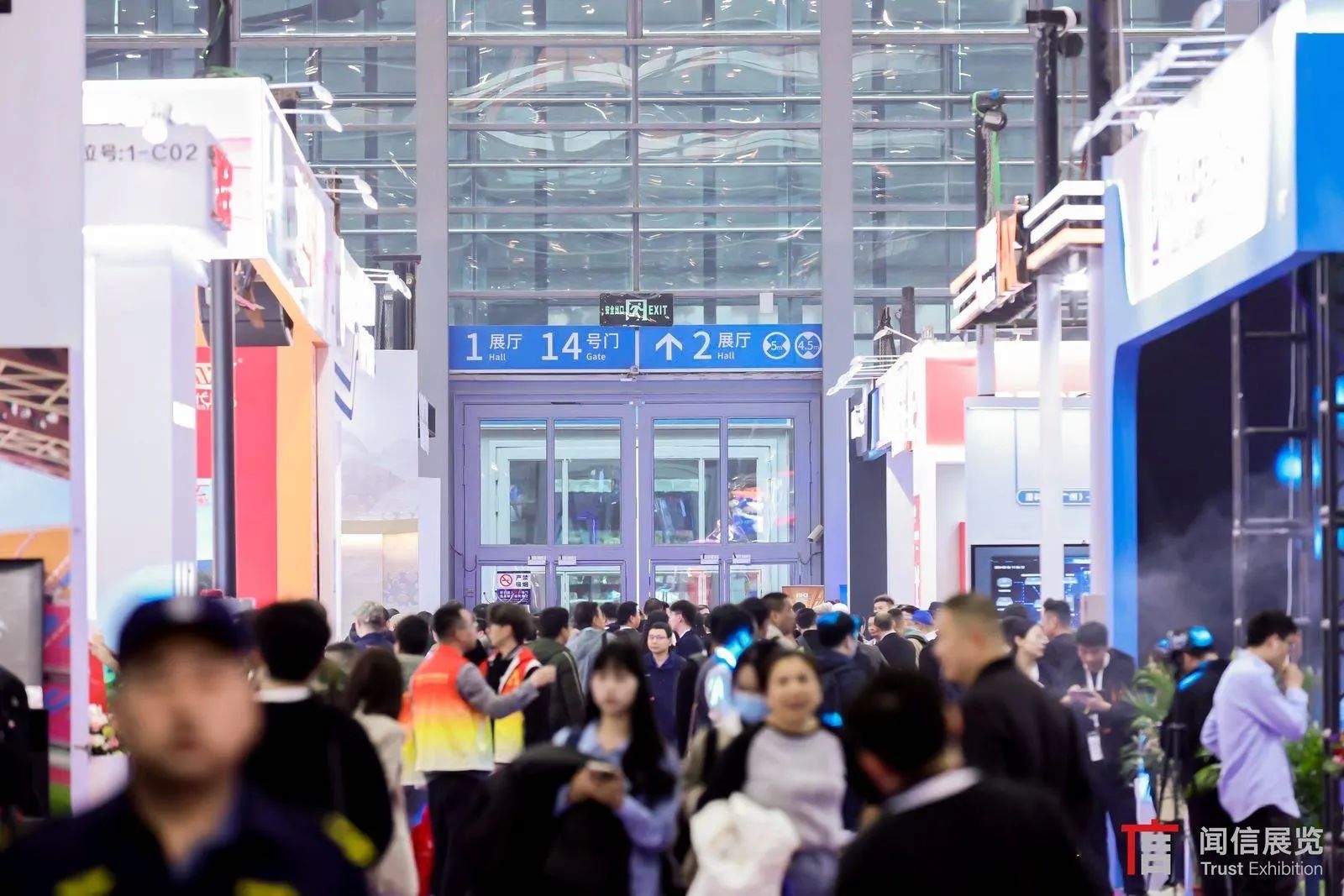 人氣狂飆！走進LED CHINA 2024展會，領略全產業鏈聲光視訊融合魅力